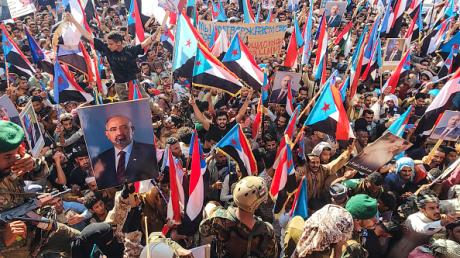 عدن إلى أين ؟! .. تصعيد جديد بين أنصار الانتقالي المنحل وقوات الرئاسي المدعومة سعودياّ